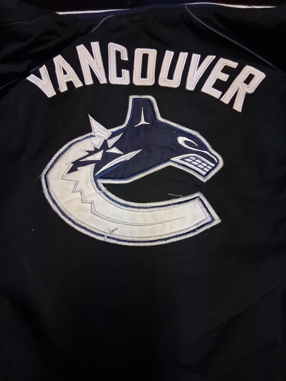 Reversable Vancouver Canucks Black Logo Bomber Jacket - Picture 3 of 15